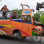 নিহত ৭গাছের সঙ্গে পিকনিকের বাসের ধাক্ক